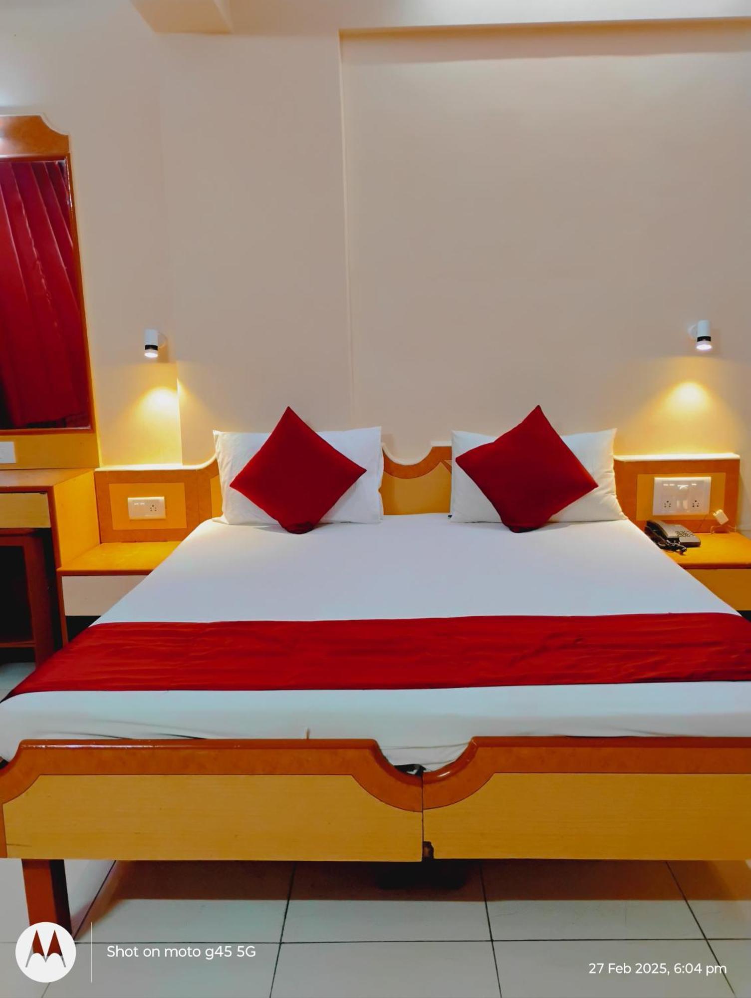 Saigal Guest House Мумбаи Экстерьер фото