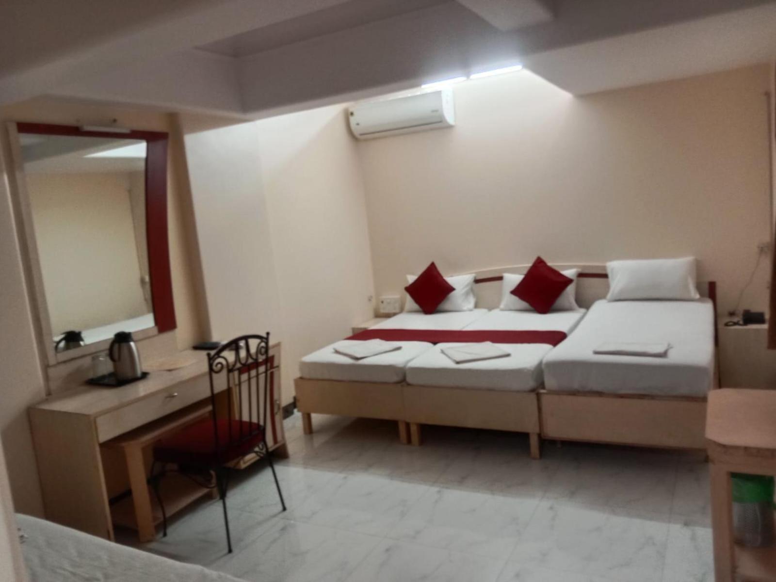 Saigal Guest House Мумбаи Экстерьер фото