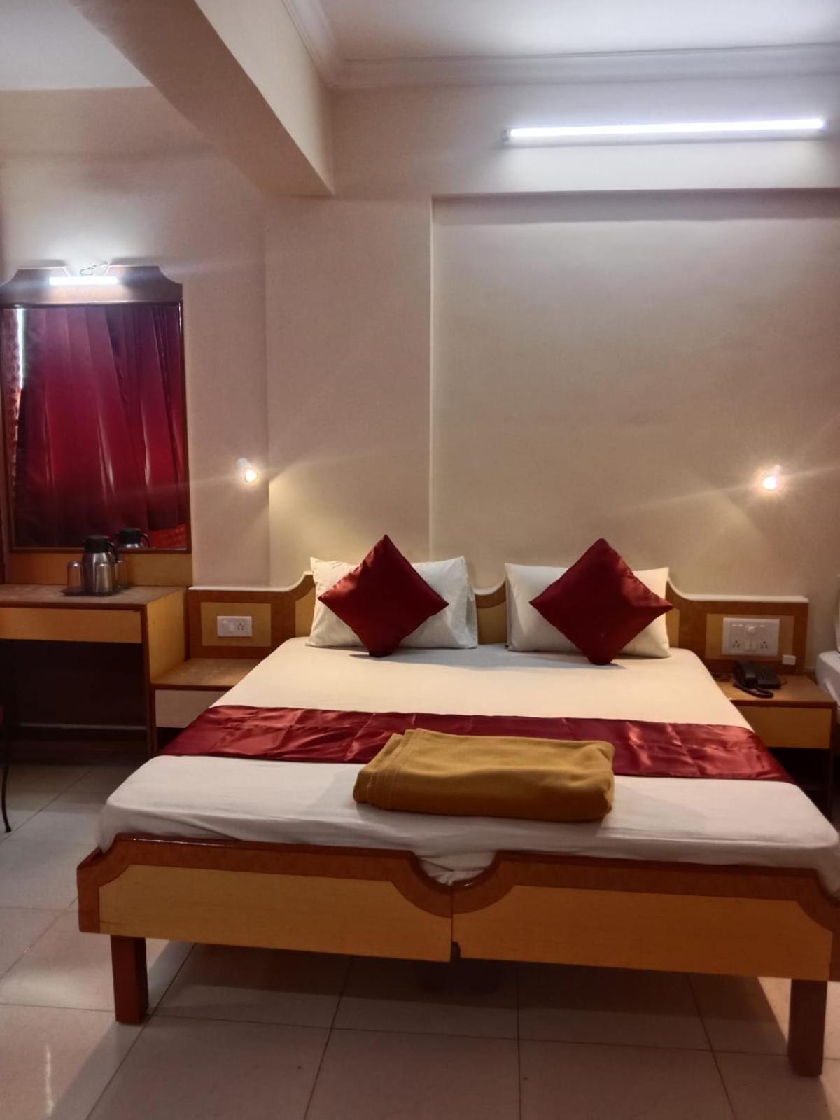 Saigal Guest House Мумбаи Экстерьер фото
